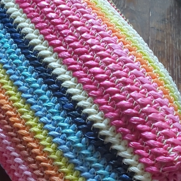 NWT Colorful Rainbow Striped Crochet Makeup Toiletries Pouch Holder - Picture 10 of 12